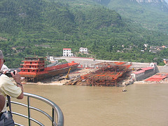 Yangtze River - Building a large boat on land
